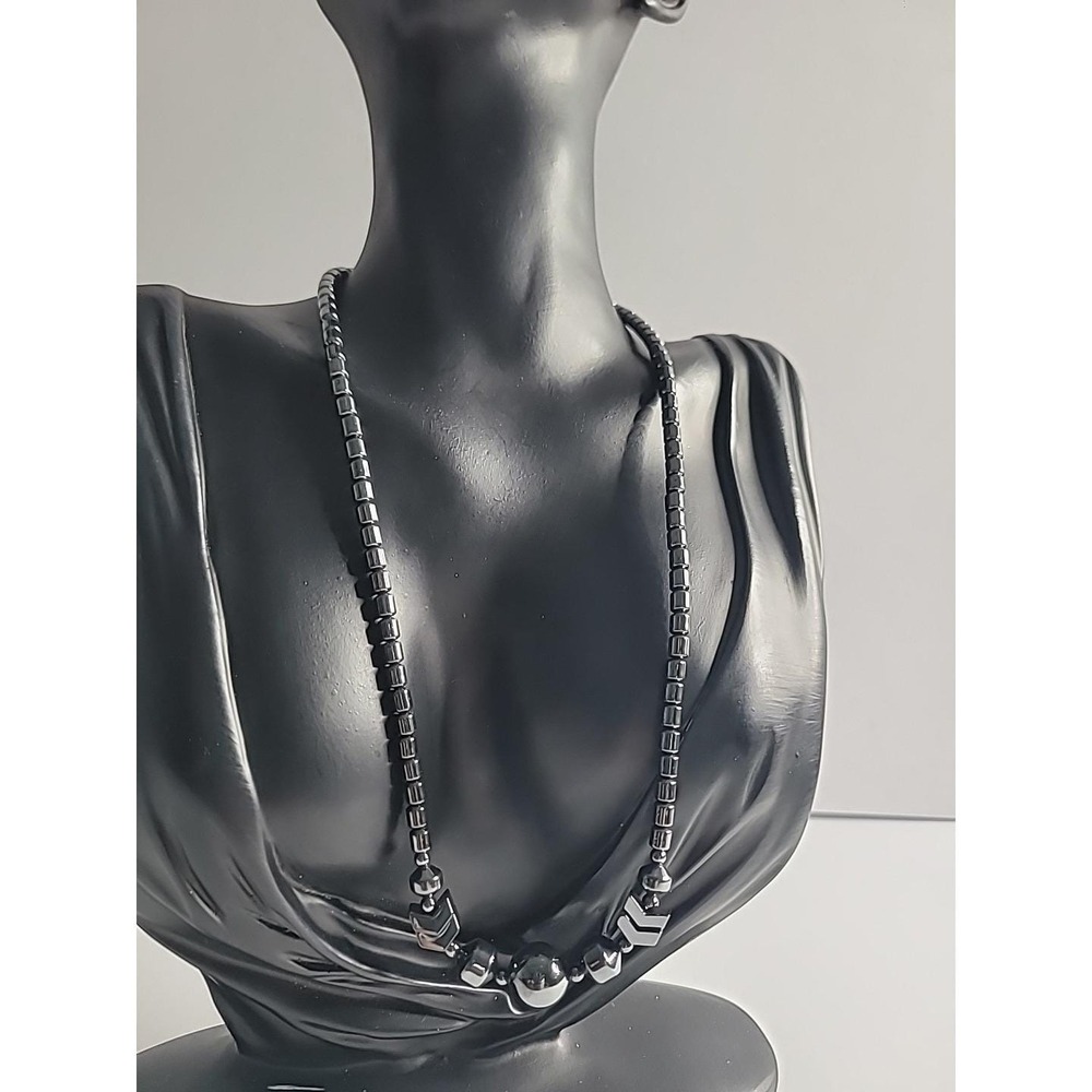 Vintage Hematite Bead Necklace Gunmetal Gray Geometric Metallic‎ Beaded